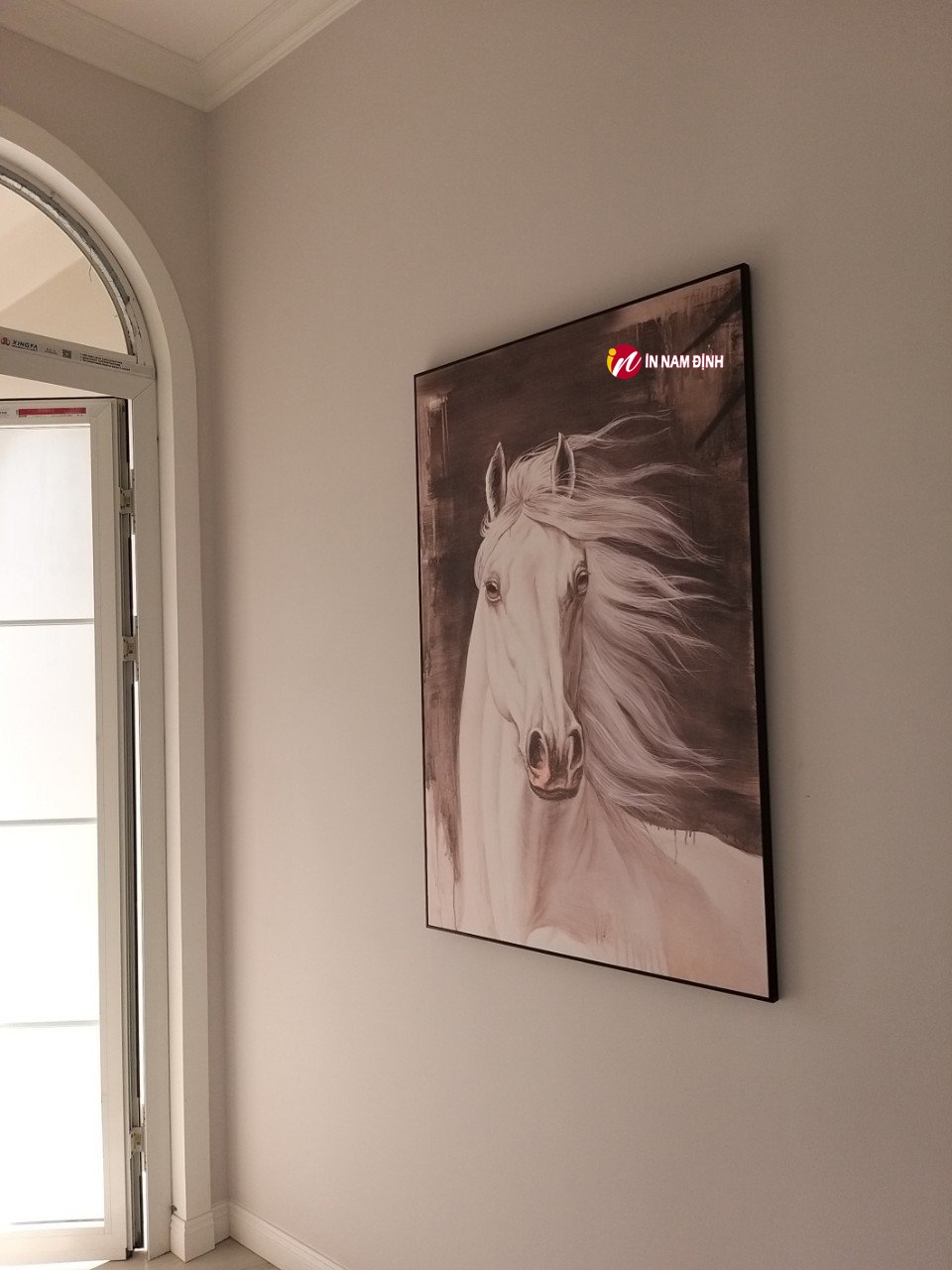 Điểm nhấn tranh bạch mã ý nghĩa cách treo chuẩn phong thủy