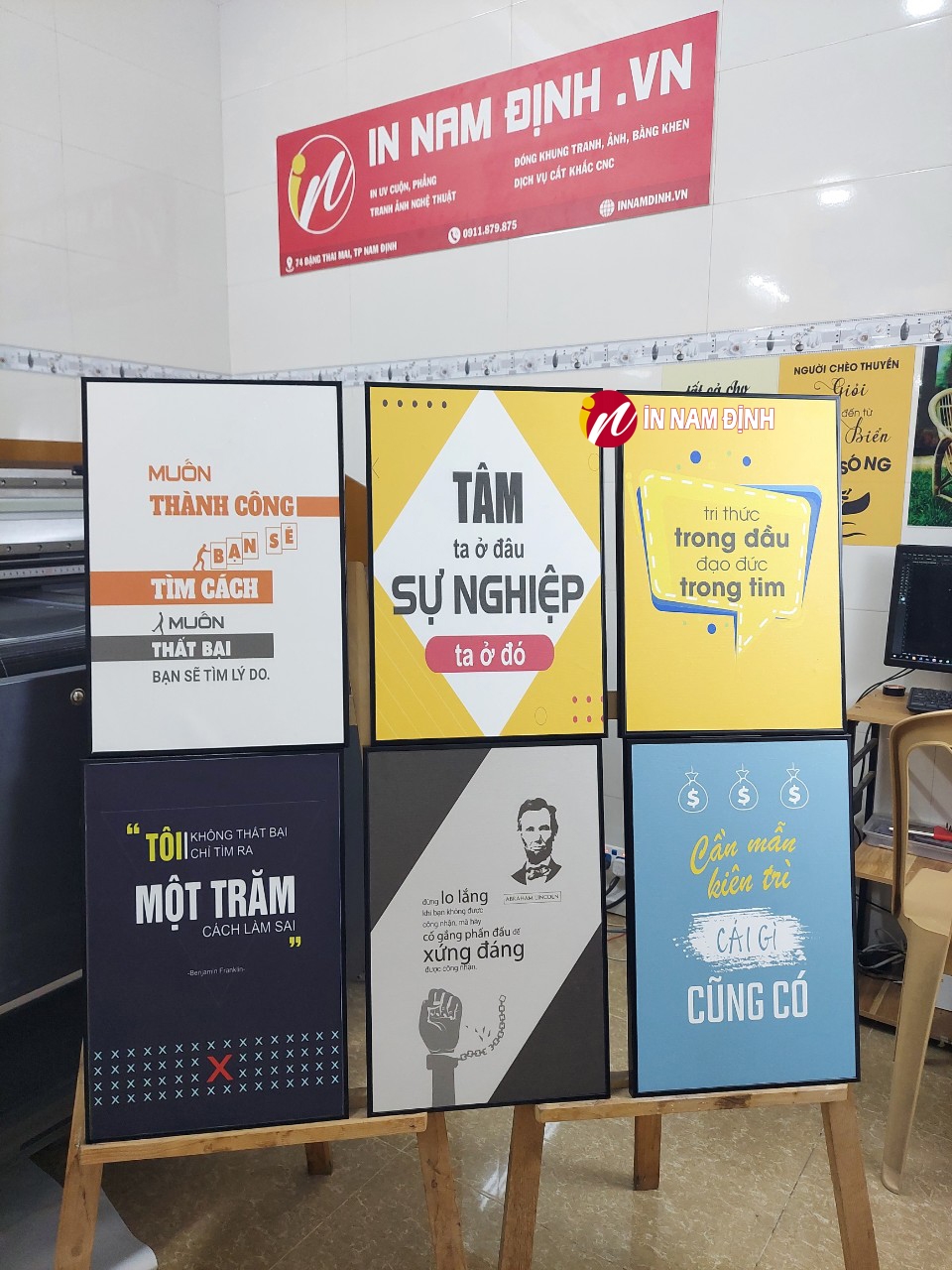 Điểm nhấn tranh slogan treo văn phòng vector năng lượng bứt phá thành công