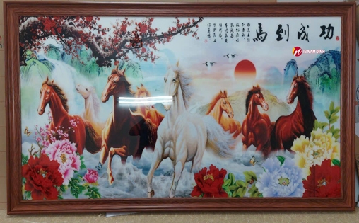 Khởi sắc tài lộc trang trí tranh bát mã truy phong với nhiều ý nghĩa