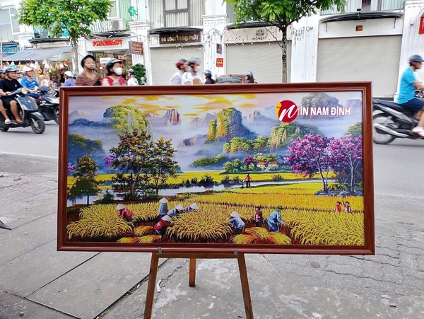 Lựa chọn nghệ thuật tranh canvas treo tường phòng khách với nhiều ưu điểm nổi trội