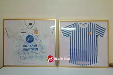Lưu giữ khoảng khắc vinh quang nhận đóng Khung Treo áo Bóng Đá chất lượng giá rẻ tại Nam Định