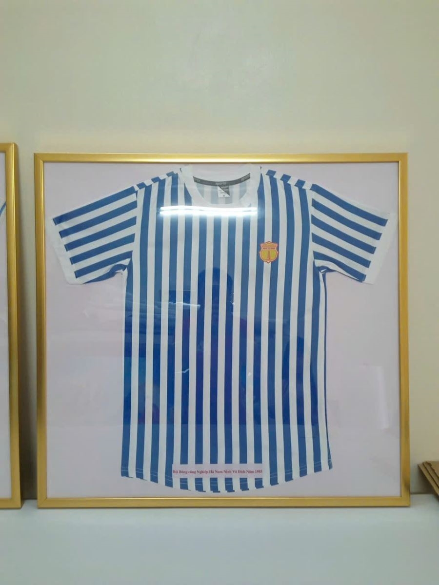 Nhận đóng khung áo bóng đá theo yêu cầu chất lượng giá rẻ tại Nam Định