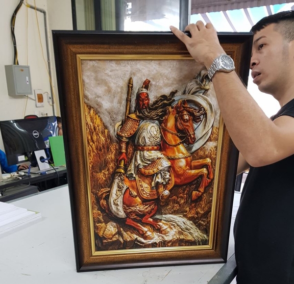 Nhận đóng khung tranh gỗ cao cấp chất lượng tuyệt hảo giá rẻ hợp lý