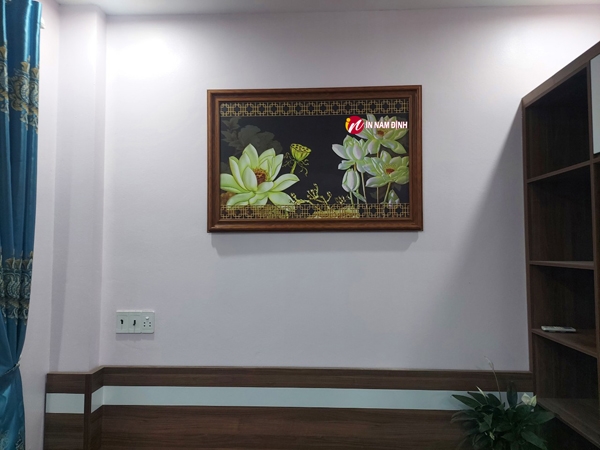 Sức hút mẫu tranh hoa sen đẹp trang trí phòng khách sang chảnh cát tường