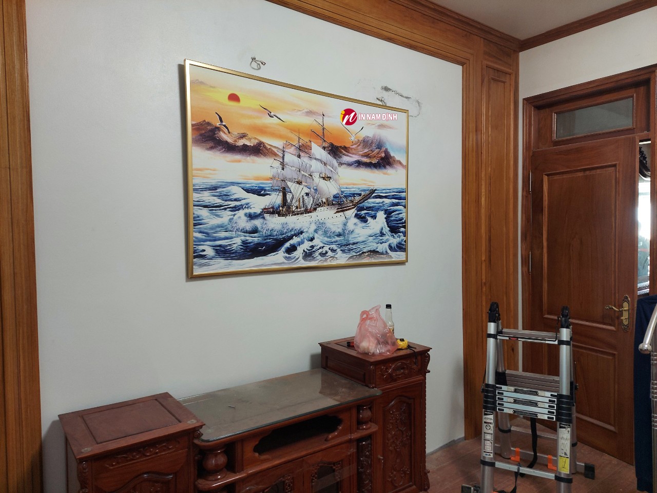 Sức hút tranh khổ lớn trang trí phòng khách sang chảnh cát tường