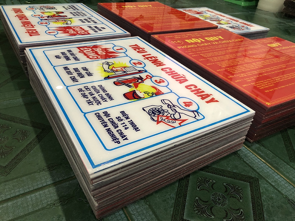 Tiêu lệnh chữa cháy chất liệu mica siêu đẹp truyền tải thông điệp an toàn hiệu quả