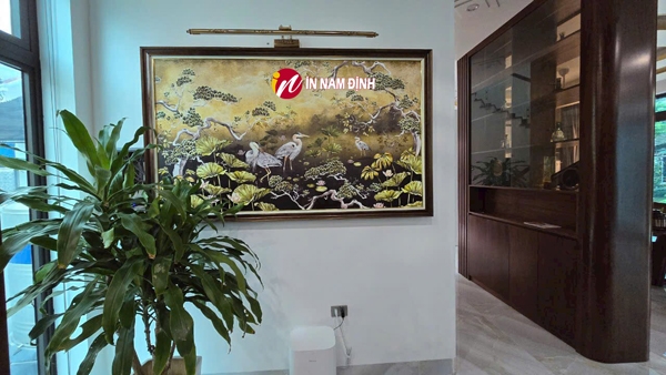 Tìm hiểu ý nghĩa tranh sen hạc trong trang trí nội thất tượng trưng cho sự trường thọ và may mắn