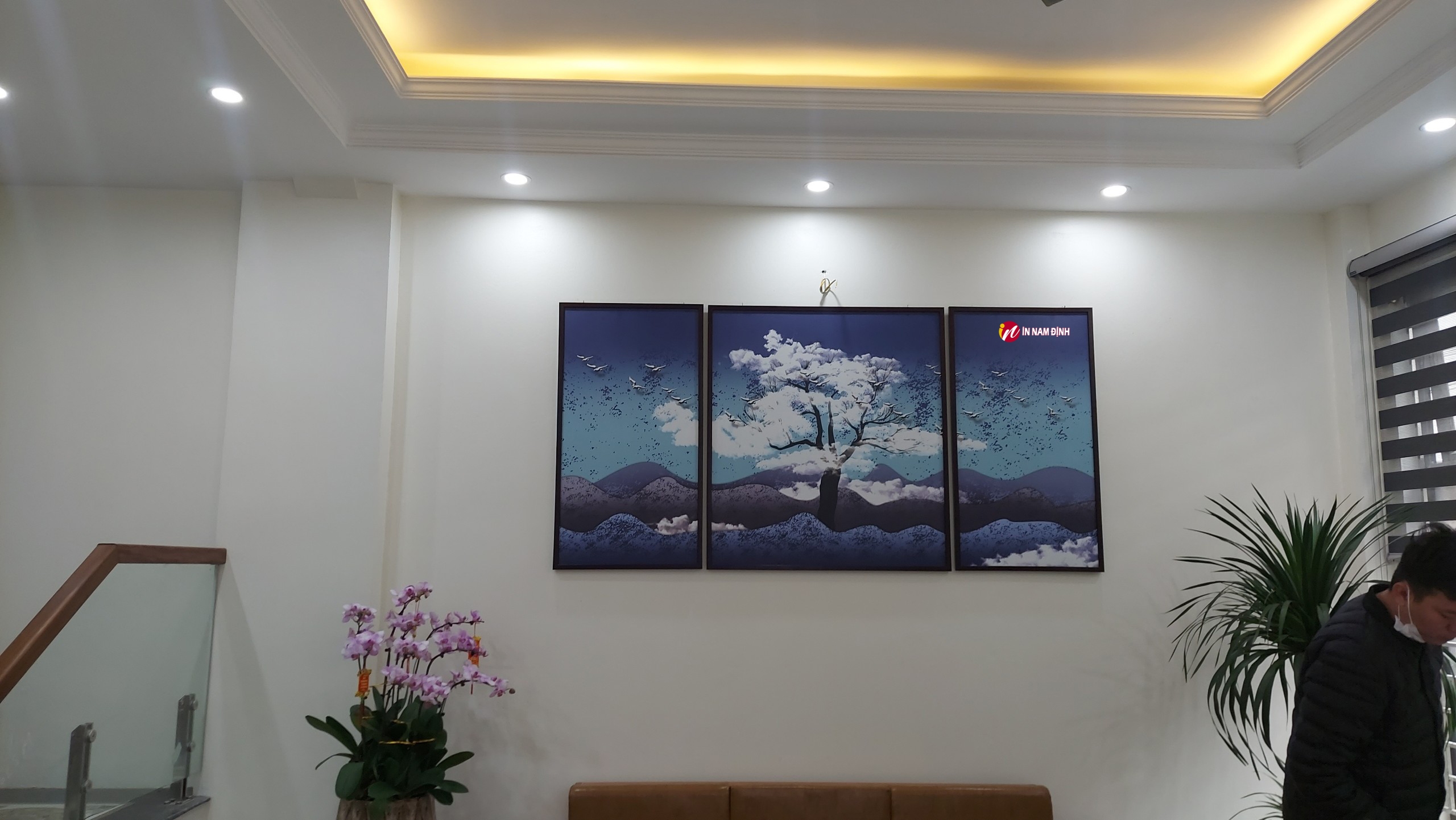 Tranh cây cổ thụ trang trí phòng khách ý nghĩa sức sống mãnh liệt