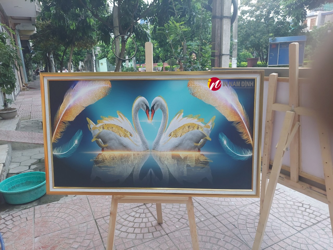 Tranh chim thiên nga trang trí phòng ngủ gắn kết tình thân hạnh phúc viên mãn