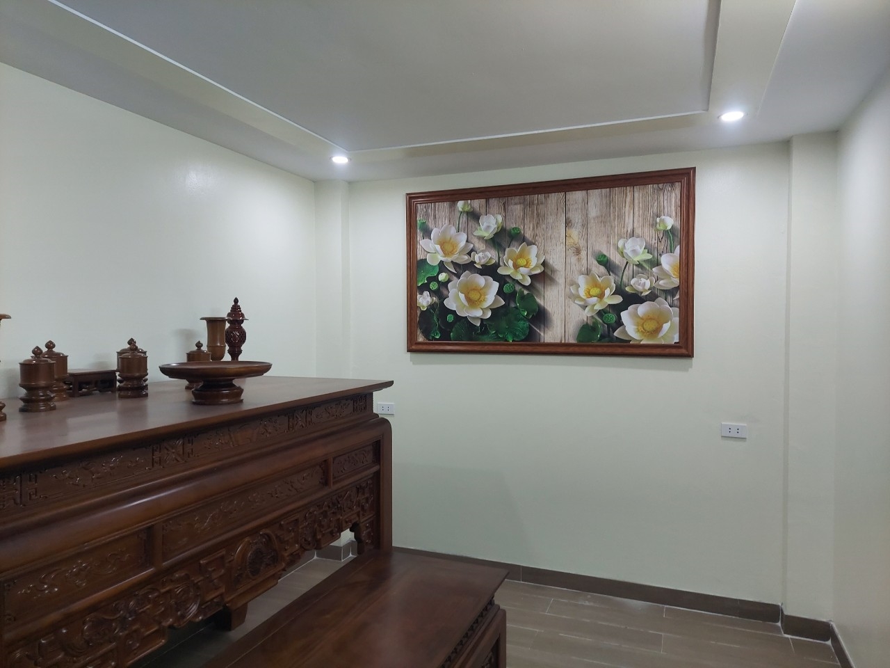 Tranh hoa sen trắng trang trí với nhiều ý nghĩa đón xuân sum vầy