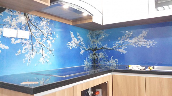 Tại sao nên sử dụng kính ốp bếp, tranh kính 3D ốp bếp? kiến tạo không gian cát tường