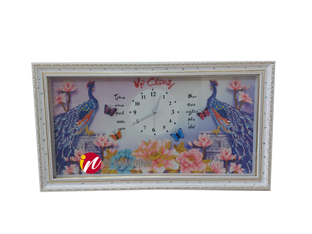 Ý nghĩa tranh treo đồng hồ chim công và hoa mẫu đơn trang trí tượng trưng cho tình nghĩa vợ chồng thủy chung viên mãn