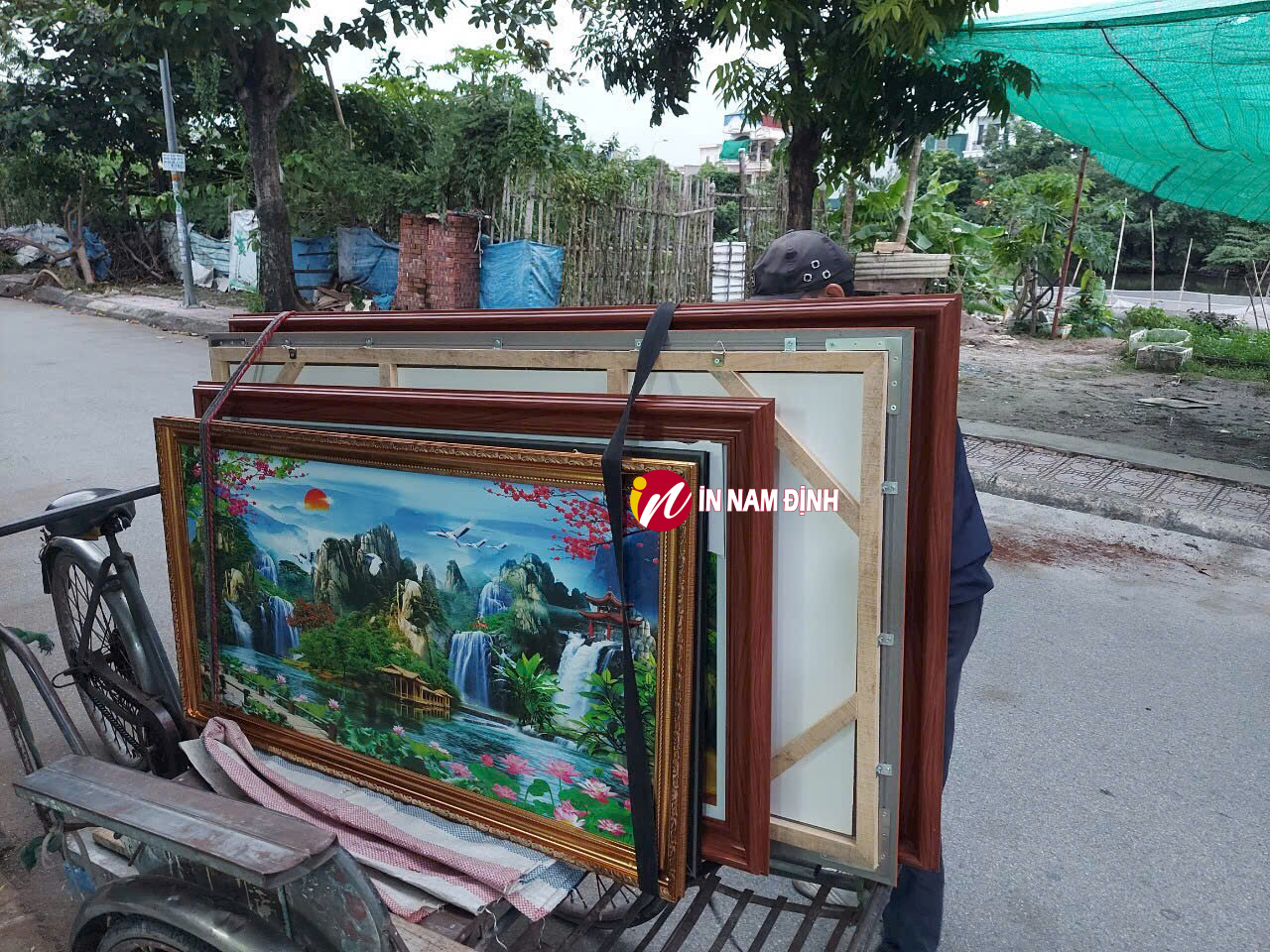 Tranh canvas trang trí tạo năng lượng tích cực cho không gian