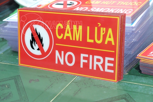 Bảng hiệu cấm lửa