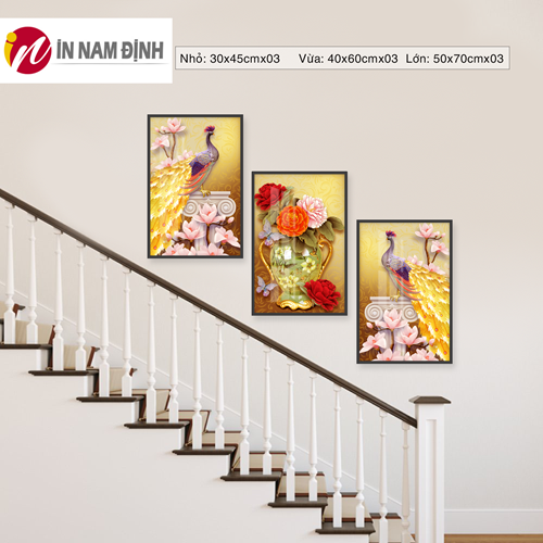 Tranh treo cầu thang bộ 3 bức chim công và lọ hoa