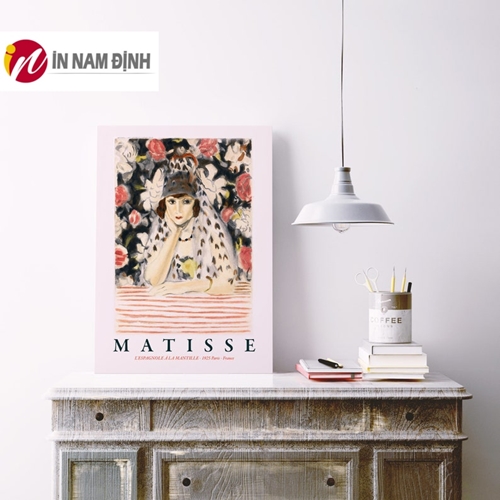 Tranh tối giản chân dung cô gái suy tư